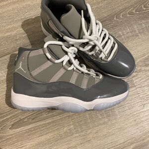 Jordan Men's Shoes original in Gray and White